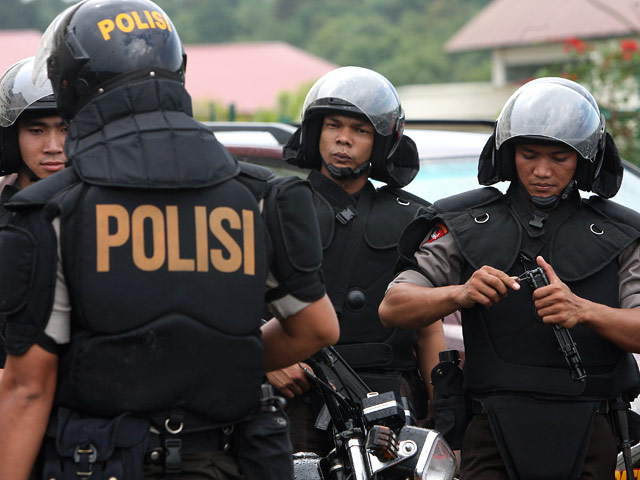 В Индонезии полиция задержала служителя Фемиды, который вместе с друзьями развлекался в одной из гостиниц, употребляя наркотики