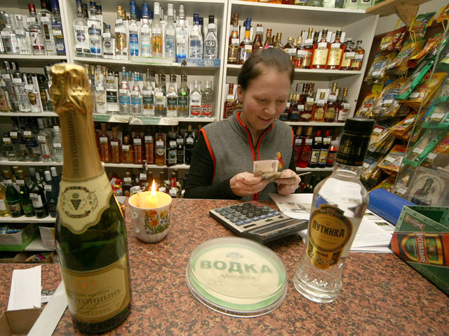 Эксперт: стоимость бутылки водки за восемь лет вырастет до тысячи рублей