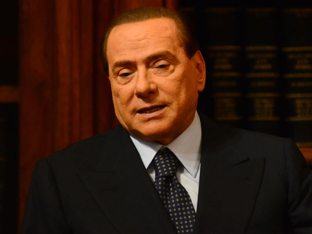 Сильвио Берлускони заявил, что не имел секса с несовершеннолетней марокканской проституткой и искренне верил, что она - племянница бывшего египетского лидера Хосни Мубарака