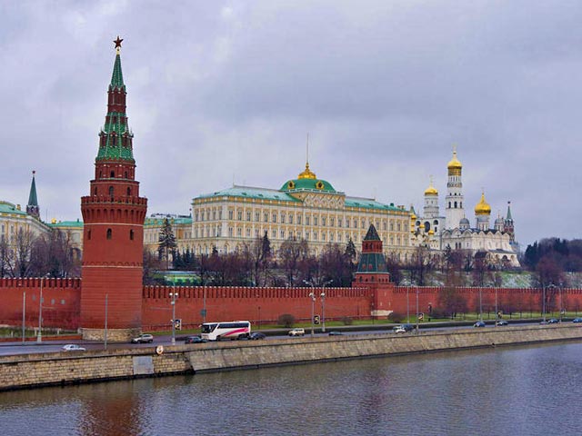 В Кремле взялись воспитать в народе патриотизм и гордость своей страной, флагом и законами