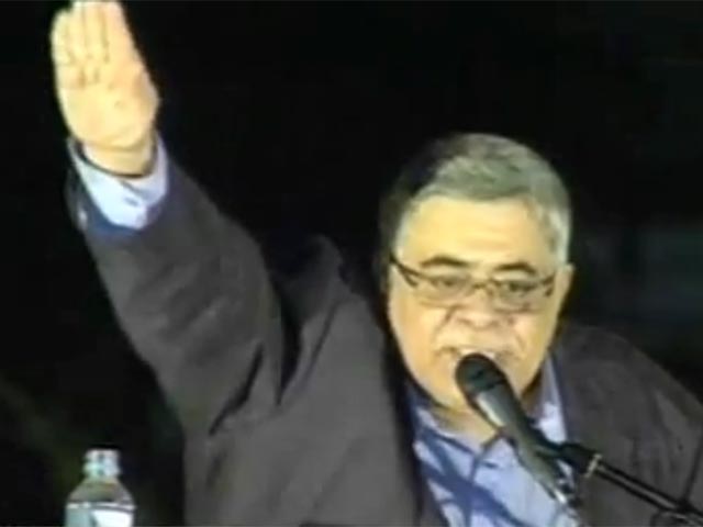 Лидер ультраправой партии "Золотая заря" Никос Михалольякос позволил себе использовать нацистское приветствие во время выступления перед молодежью, чем вызвал скандал в парламенте Греции