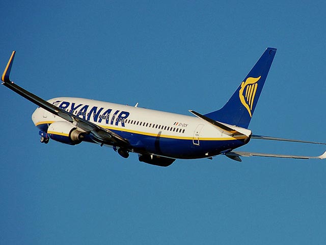 Российский Минтранс получил ноту МИД Ирландии с просьбой назначить бюджетную авиакомпанию Ryanair перевозчиком между Россией и Ирландией, сообщил представитель ведомства