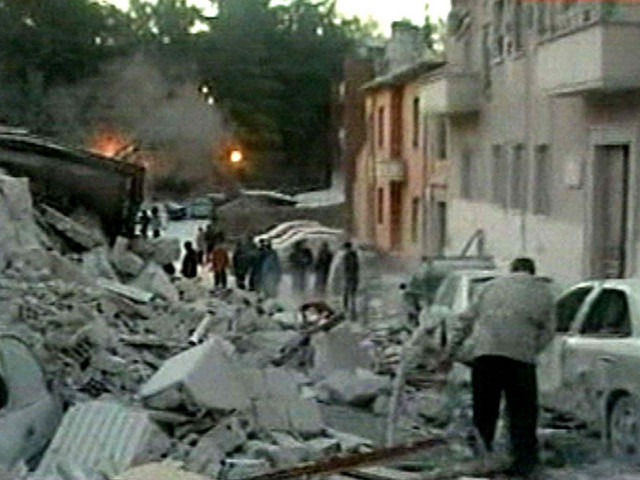 Суд приговорил семерых членов специальной комиссии МЧС Италии к шести годам тюрьмы за то, что они не смогли предоставить населению точную информацию о грядущем мощном землетрясении, происшедшем в 2009 году в районе города Аквила