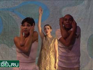 Танцевальная группа из Бразилии в Христианском павильоне на Экспо-2000