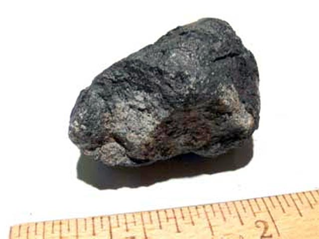 Жительница Калифорнии обнаружила во дворе собственного дома фрагмент метеорита, полет которого наблюдали вечером 17 октября жители окрестностей Сан-Франциско