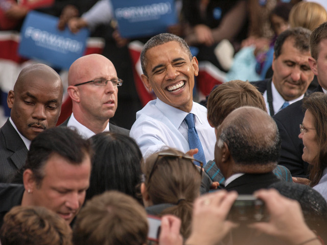 Президент США Барак Обама сообщил, что досрочно проголосует сегодня на всеобщих выборах в своем родном городе Чикаго (штат Иллинойс)
