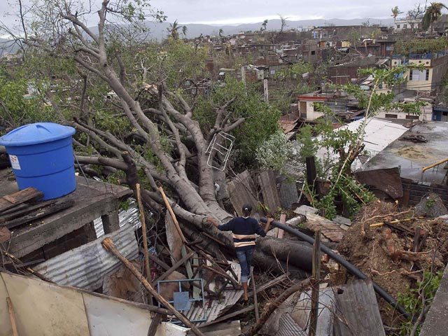 Число жертв разрушительного урагана "Сэнди" на Карибских островах выросло до 38 человек, теперь ураган достиг берегов США. Как сообщает ИТАР-ТАСС, по последним данным, на Кубе, Ямайке, Гаити и Багамских островах жертвами стихии стали 38 человек