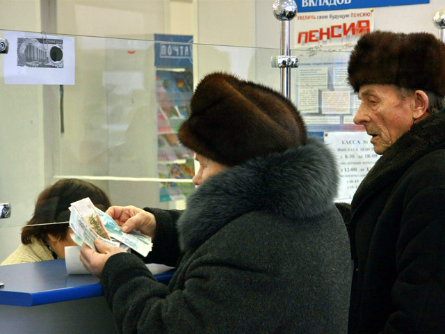 Кабинет Дмитрия Медведева готовится к рискованному эксперименту - отмене пенсий для работающих пенсионеров