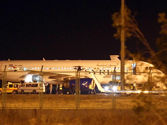 ФСБ выяснила, кто сдал турецким властям самолет с грузом "двойного назначения" из Москвы