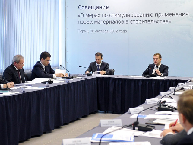 Медведев обругал теперь и нового главу Минрегиона: "сидим, как в 86-м году"