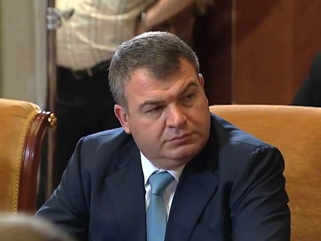 Министр обороны Анатолий Сердюков может стать фигурантом громкого уголовного дела "Оборонсервиса". В ближайшее время он может быть допрошен - пока в качестве свидетеля