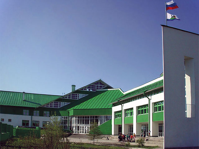 В Иркутске конфликтующие между собой ученицы седьмого класса общеобразовательной школы N80 устроили состязание на раздевание