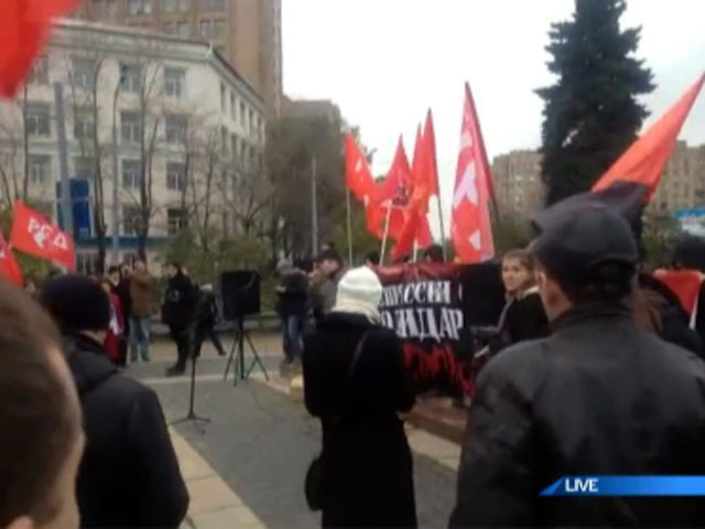 Митинг антифашистов на Суворовской площади в Москве