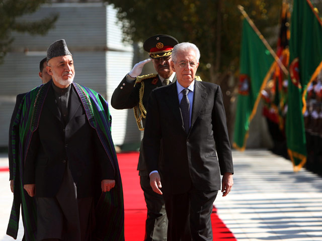 Премьер-министр Италии Марио Монти в воскресенье неожиданно прибыл с визитом в Афганистан, где встретился с итальянскими военнослужащими и провел переговоры с президентом страны Хамидом Карзаем