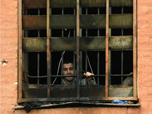 Заключенные колонии номер 15 в поселке Ксани в центральной Грузии второй день проводят акции протеста, требуя смены администрации колонии