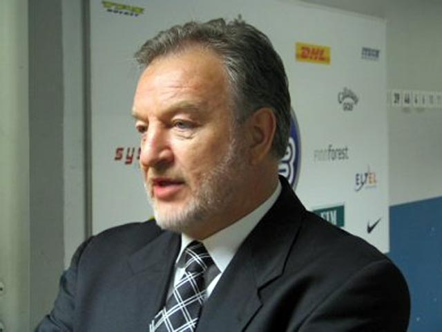 Руководство рижского хоккейного клуба "Динамо" приняло решение отправить в отставку главного тренера Пекку Раутакаллио, сообщает официальный сайт клуба