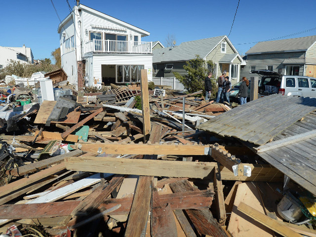 Американцы, пострадавшие от урагана "Сэнди", получат продовольственную помощь и послабления при выплате кредитов на жилье