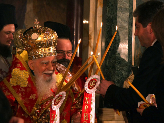 Патриарх Болгарской православной церкви Максим на пасхальном богослужении в Софии в 2010 году