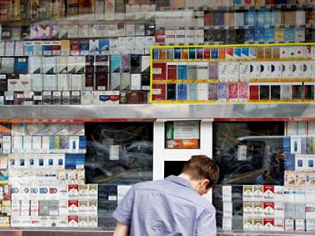 220 тысяч человек потеряют работу после запрета на торговлю пивом и сигаретами в ларьках