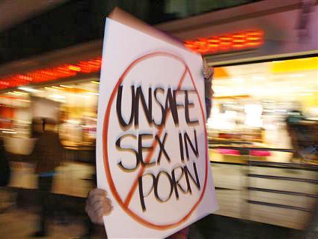В Лос-Анджелесе в минувший вторник одновременно с выборами президента США прошел референдум, в ходе которого местные жители высказались по поводу необходимости использования порноактерами презервативов во время съемок сексуальных сцен