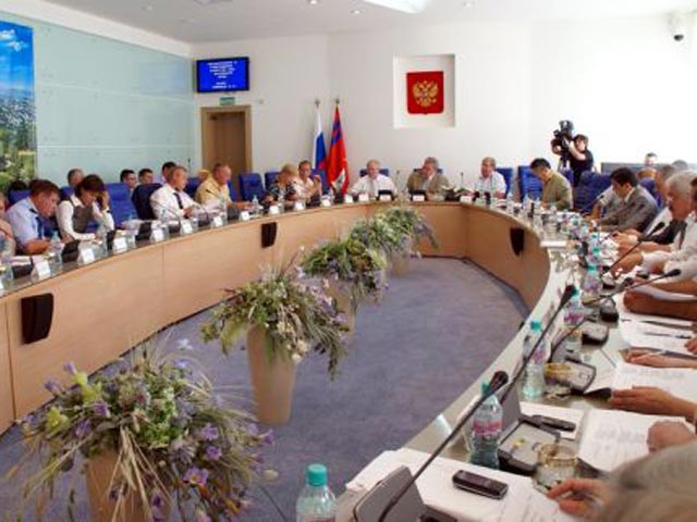 Во время обсуждения в волгоградской Думе бюджета региона на 2013 год в зале заседания разгорелись нешуточные страсти