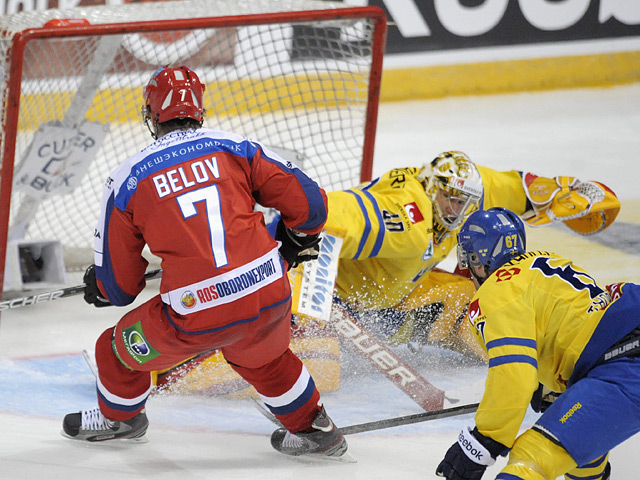 Сборная России по хоккею одержала победу во втором матче этапа Евротура в Финляндии. Подопечные Зинэтулы Билялетдинова в упорной борьбе взяли вверх над командой Швеции на Кубке "Карьялы" со счетом 3:2