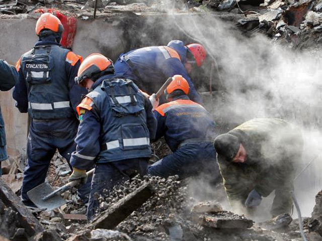 Около 50 спасателей работают на месте обрушения перекрытий в строящемся здании в пригороде Владивостока