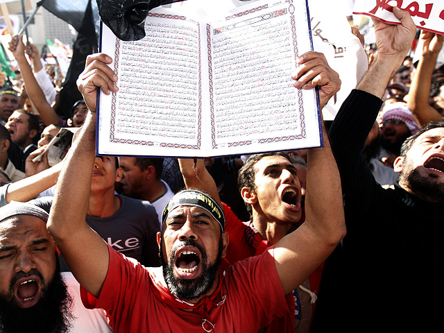 Две радикальные исламистские группировки Египта "Аль-Гамаа аль-Исламия" и "Джихад" объявили о создании коалиции для участия в парламентских выборах и последующего превращения Египта в исламское государство