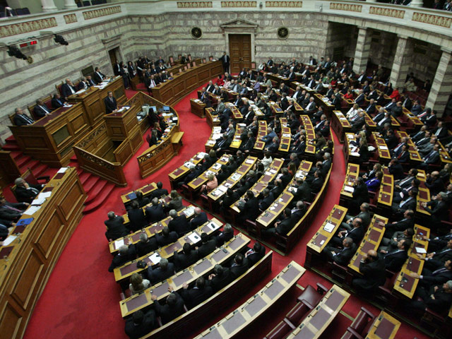 Греческий парламент принял бюджет на 2013 год, предусматривающий новые сокращения государственных расходов. Его принятие было одним из условий получения страной очередного кредита от Евросоюза и МВФ