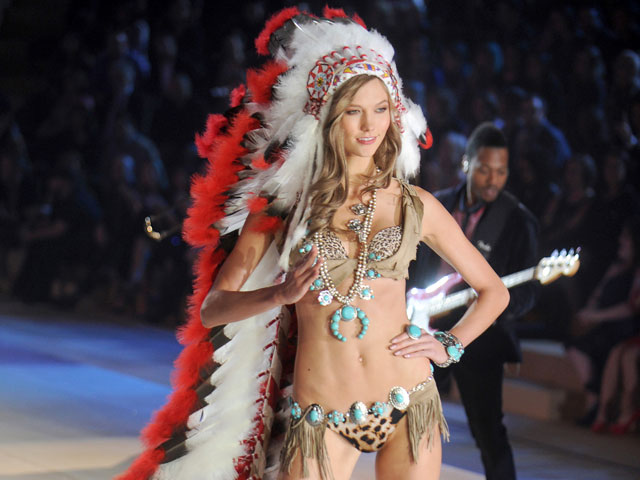 Индейцы США снова возмущены - теперь их обидело белье Victoria's Secret