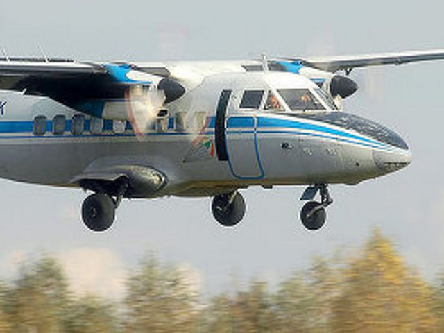 Самолет Л-410, на борту которого находились 19 человек, совершил аварийную посадку в аэропорту якутского поселка Маган, пострадавших нет