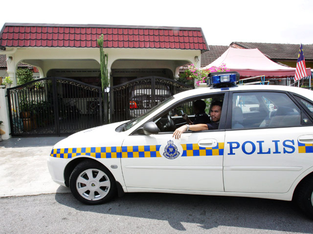 Местных стражей порядка обвинили в групповом изнасиловании женщины-гастарбайтера, имеющей гражданство Индонезии