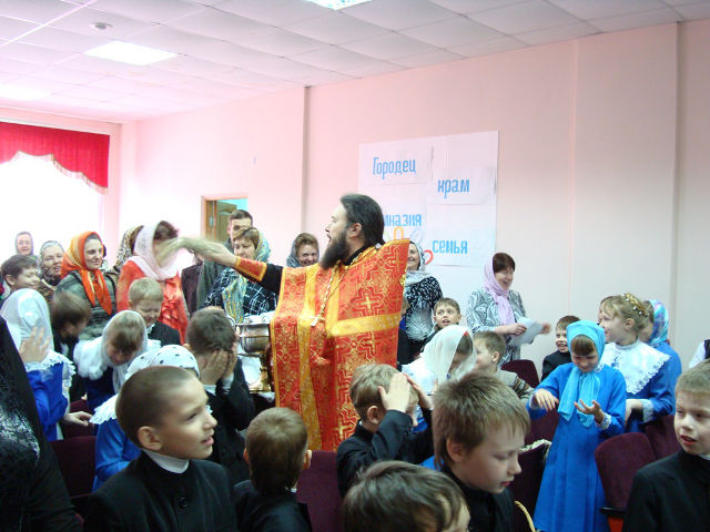 В РПЦ высказались за появление молитвенных комнат в школах