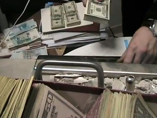 Двое владельцев подпольного банка увели "в тень" 25 миллиардов рублей