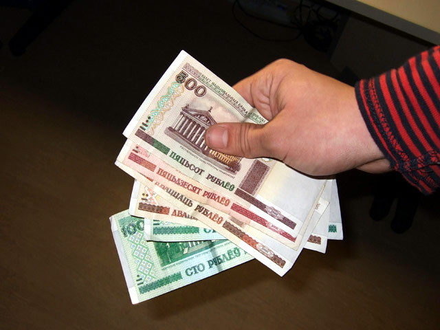 Средняя заработная плата в Белоруссии, в пересчете на эквивалент в американской валюте, составляет около 485 у.е., что почти на 60% меньше, чем средняя зарплата по России