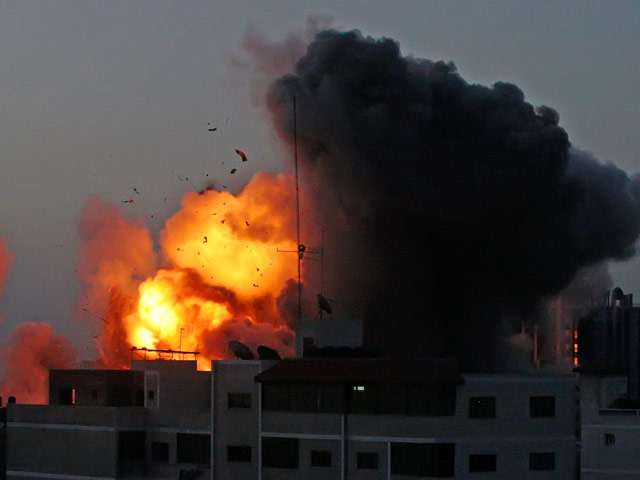 Север сектора Газа в ночь на воскресенье вновь подвергся налету израильской военной авиации
