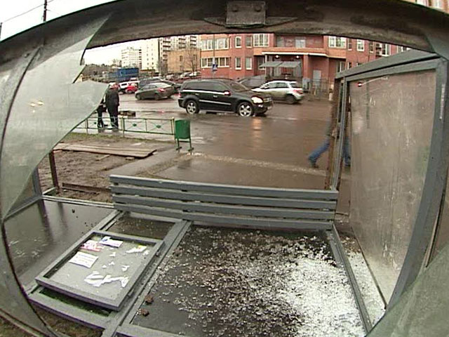 Водитель, врезавшийся в остановку и ранивший пешехода на севере Москвы, был трезв