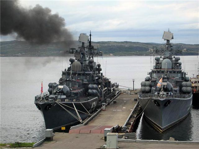 "То, что жители Североморска приняли за пожар на "Адмирале Чабаненко", на самом деле было дымом из трубы эскадренного миноносца "Адмирал Ушаков", который находился на соседнем причале"