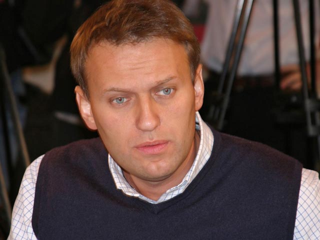 Оппозиционер Алексей Навальный предложил следователям вместе с президентом Ростелекома провести обыски в ВТБ, который потерял деньги, выдав кредит ненадежной организации