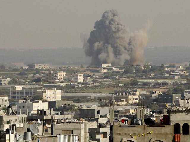 Израильские ВВС нанесли во вторник удары по двум целям в секторе Газа. Целями новой атаки в рамках антитеррористической операции "Облачный столп" стали транспортные средства, использовавшиеся для перевозки боеприпасов и оружия