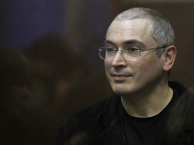 "Я отказался от своих акций еще в 2004 году, надеясь тем самым дать компании шанс на спасение. Так что для меня вопрос закрыт. - заявил Ходорковский