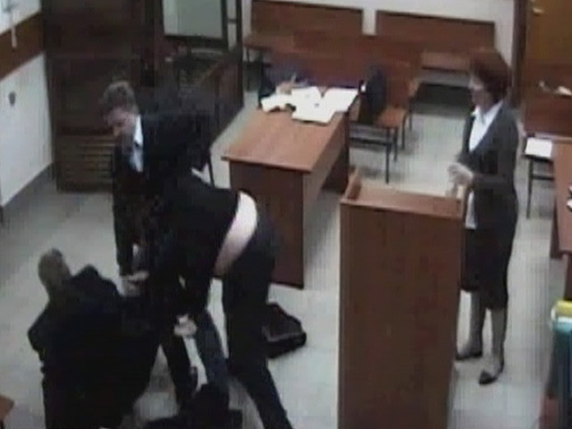 Юрист Артем Тимушев, который специализируется на защите членов жестоких неонацистских банд, нанес увечья своему оппоненту