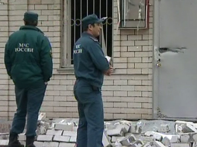 Два взрыва прогремели в поселке Шамилькала в Унцукульском районе Дагестана. По предварительным данным, три человека погибли и еще девять получили ранения