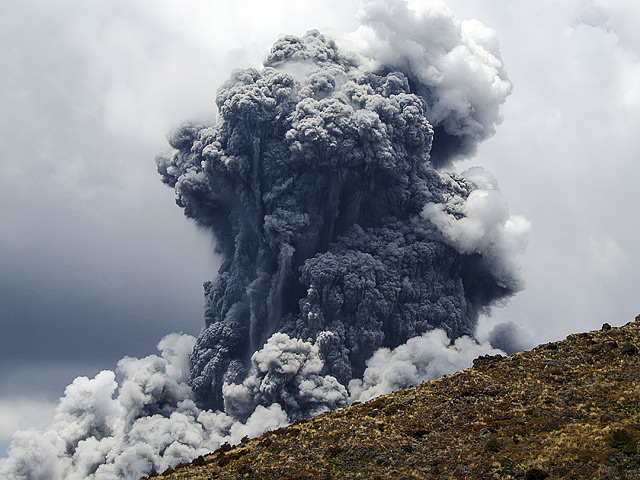 В Новой Зеландии в среду произошло очередное извержение вулкана Тонгариро