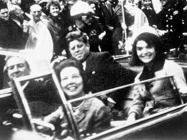 Сегодня исполняется 49 лет со дня убийства 35-го президента США Джона Фицджеральда Кеннеди, чья гибель стала потрясением для всей страны и одной из главных загадок в американской истории XX века