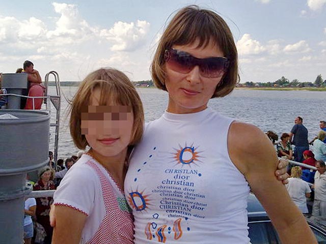 В Нижегородской области случайно снятое видео может спасти 10-летнего ребенка от насилия: школьницы в городе Лысково записали на телефон, как мама заставляла девочку ползать в ледяной луже в поисках оброненной шапки