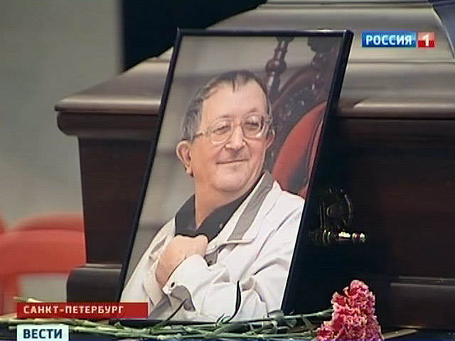 Церемония прощания с писателем Борисом Стругацким, который умер 19 ноября на 80 году жизни после тяжелой болезни, завершилась в Центральном выставочном зале "Манеж" в Петербурге
