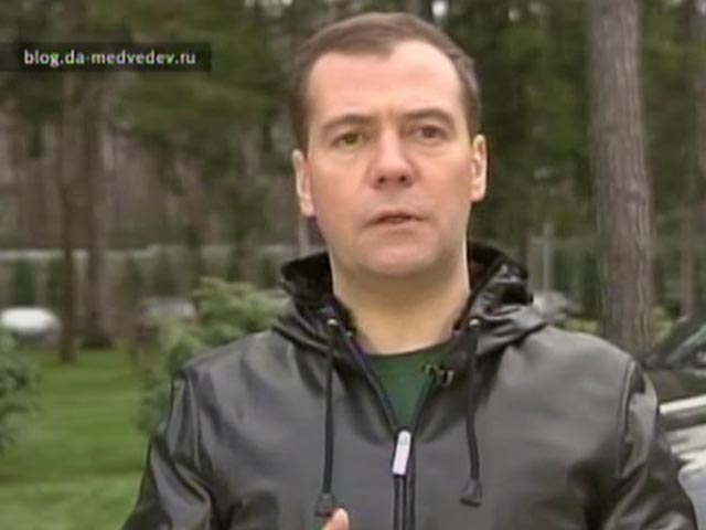 Дмитрий Медведев в день отмены штрафов за отсутствие доверенностей у автомобилистов выпустил спецобращение в своем видеоблоге