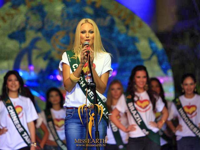 Блондинка из Чехии Тереза Файксова завоевала в Маниле титул "Мисс Земля-2012"
