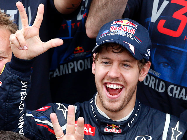Немец Себастьян Феттель, выступающий за "Ред Булл", в третий раз подряд стал чемпионом мира по автогонкам в престижнейшем классе "Формула-1"